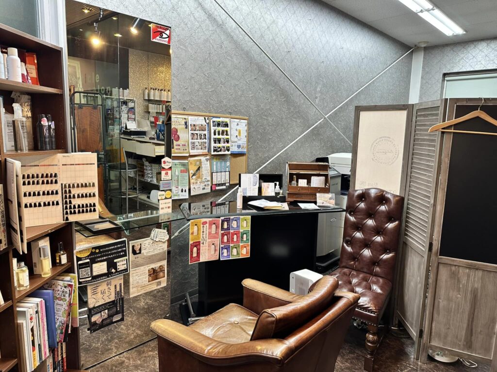 30代メンズヘアスタイル・パーマ施術風景